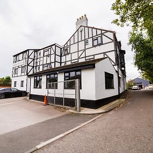 Oyo The Royal Hotel